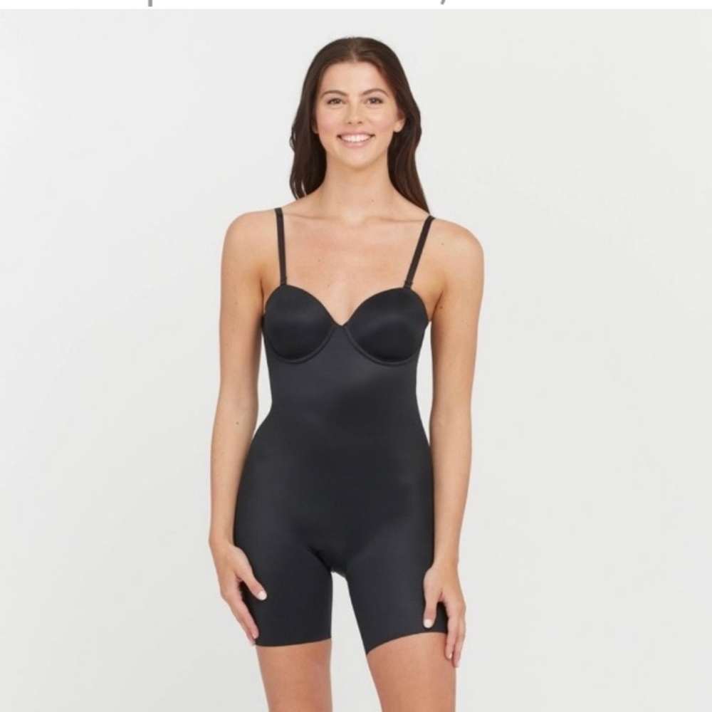 ASSETS BY SPANX Flawless Finish Strapless Cupped Midthigh Bodysuit - Black Med